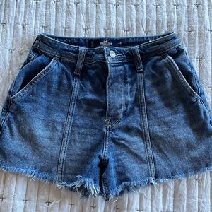 Hollister jean shorts size 3/26